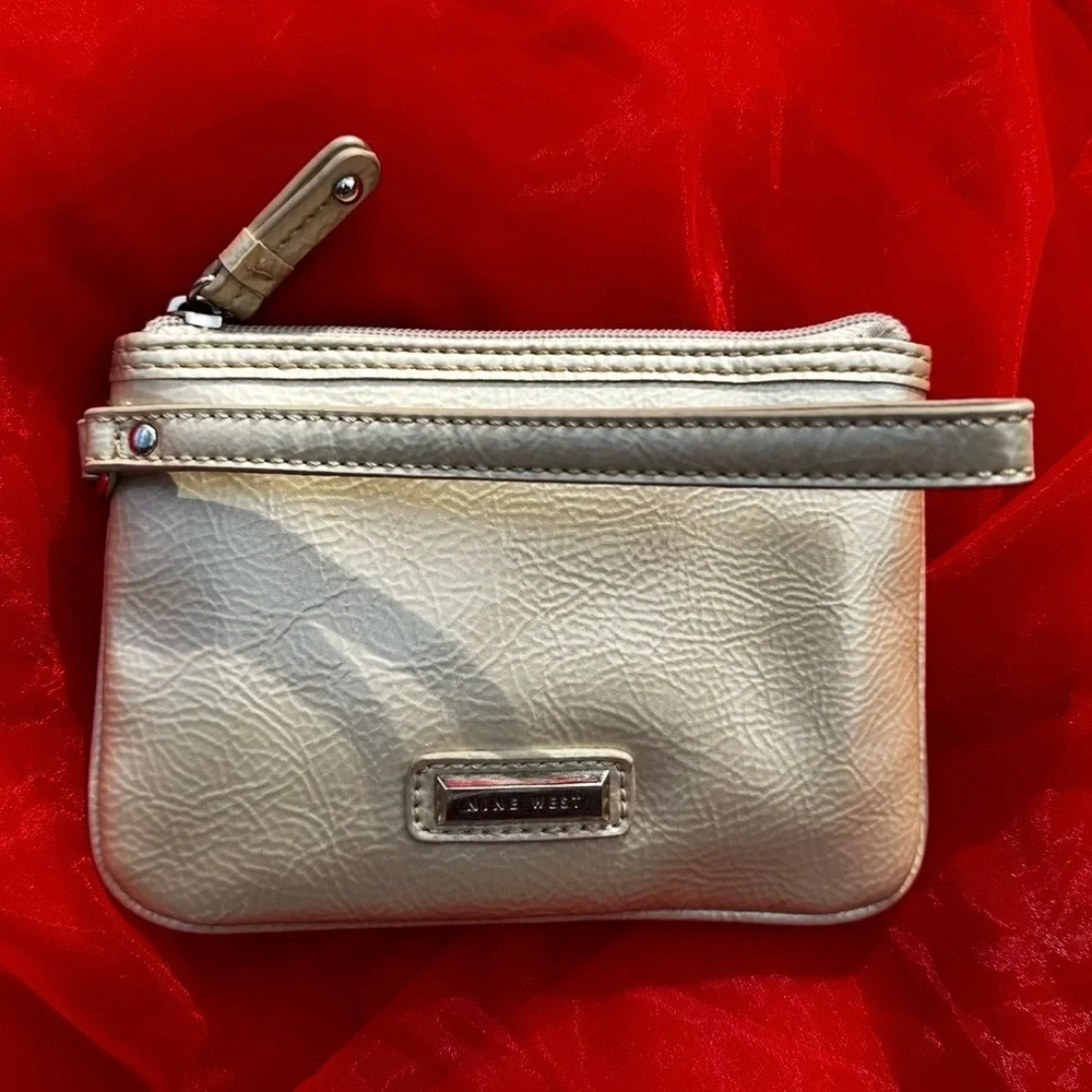 Nine West Wristlet - cream & gold